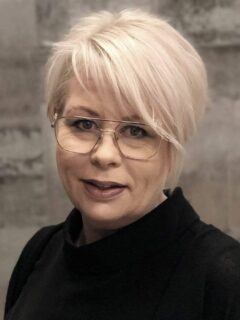 Lena frisör på Salong Hårfin
